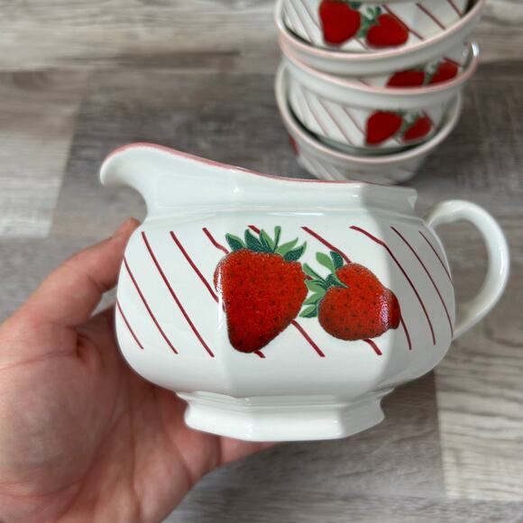 Mikasa Fresh Fruit Strawberry Bowls & Creamer DP002 Japan Set of 5 - Picture 5 of 7